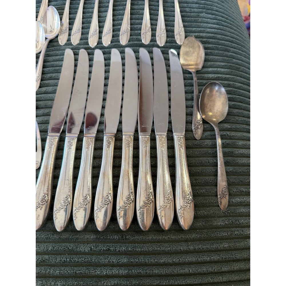 Vintage Oneida Queen Bess Pattern Silverplate Large Flatware Set of 66‎ Pieces - Picture 6 of 12